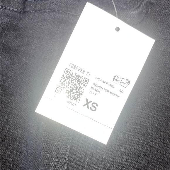 NWT Forever 21 Black Crop Top with zipper in back - Picture 3 of 3